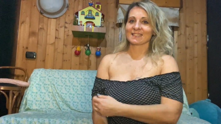 Slut Squirts Like A Fountain In Front Of Her Followers